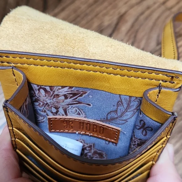 Hobo mustard cell phone cross body bag, EUC - Picture 3 of 3